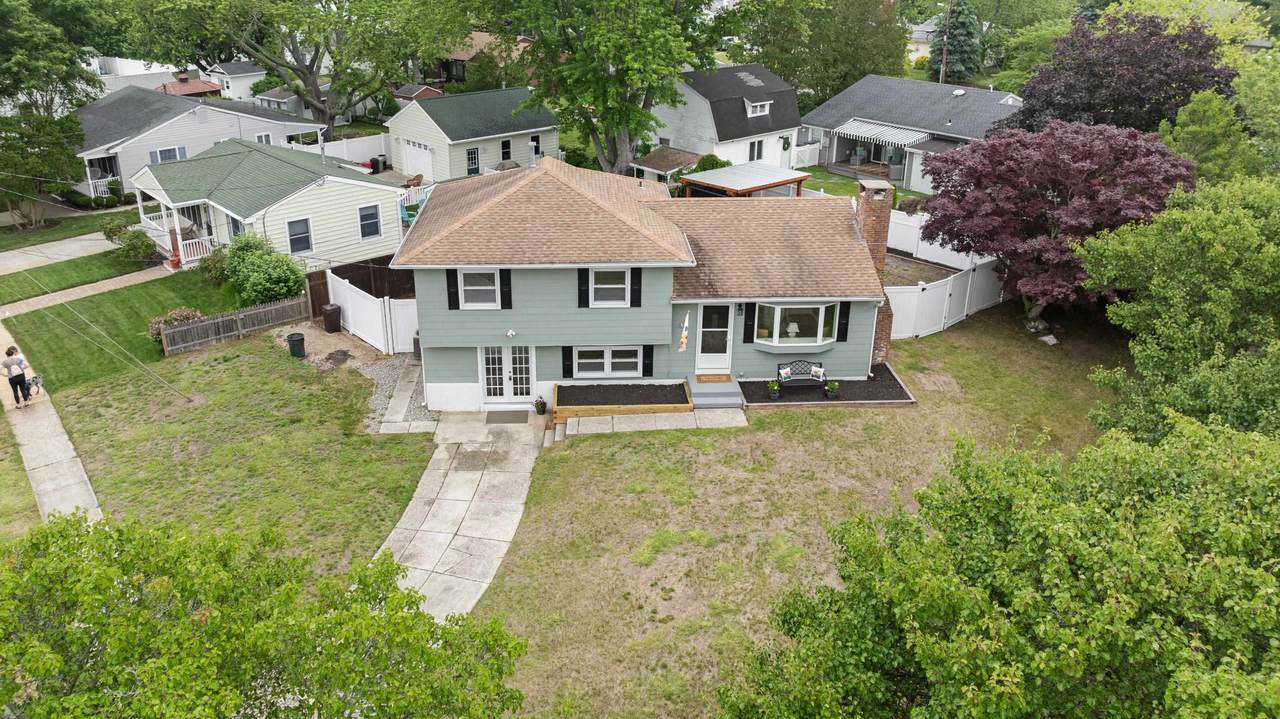 121 Roslyn Avenue - Photo 1