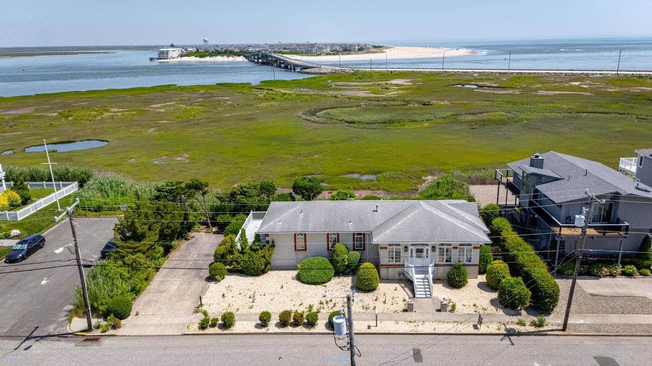 585 7th Street - Photo 1