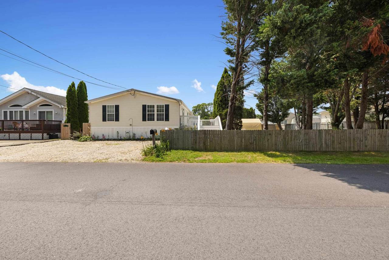 105 Eldredge Avenue - Photo 1
