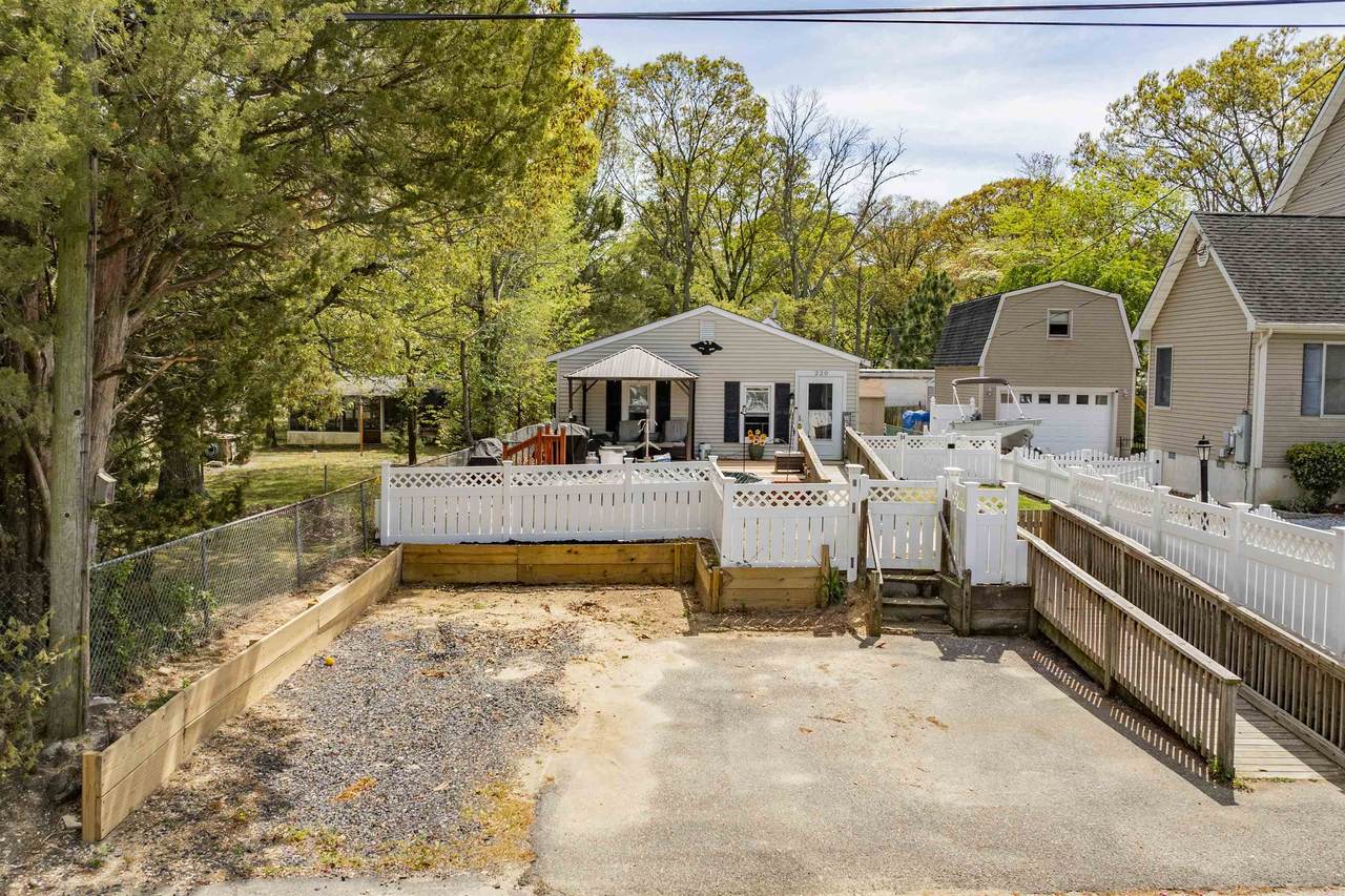 220 Caroline Avenue - Photo 1