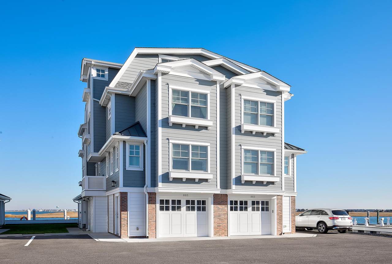 885 21st Street - Photo 1