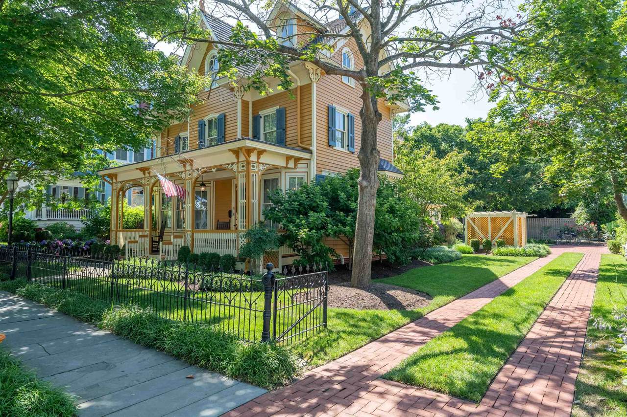 645 Hughes Street - Photo 1