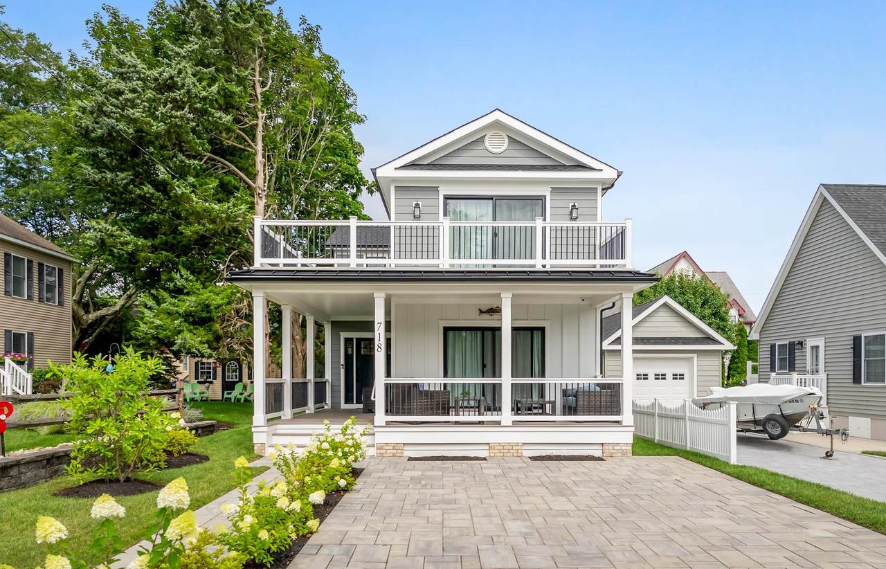 718 Grand Avenue - Photo 1