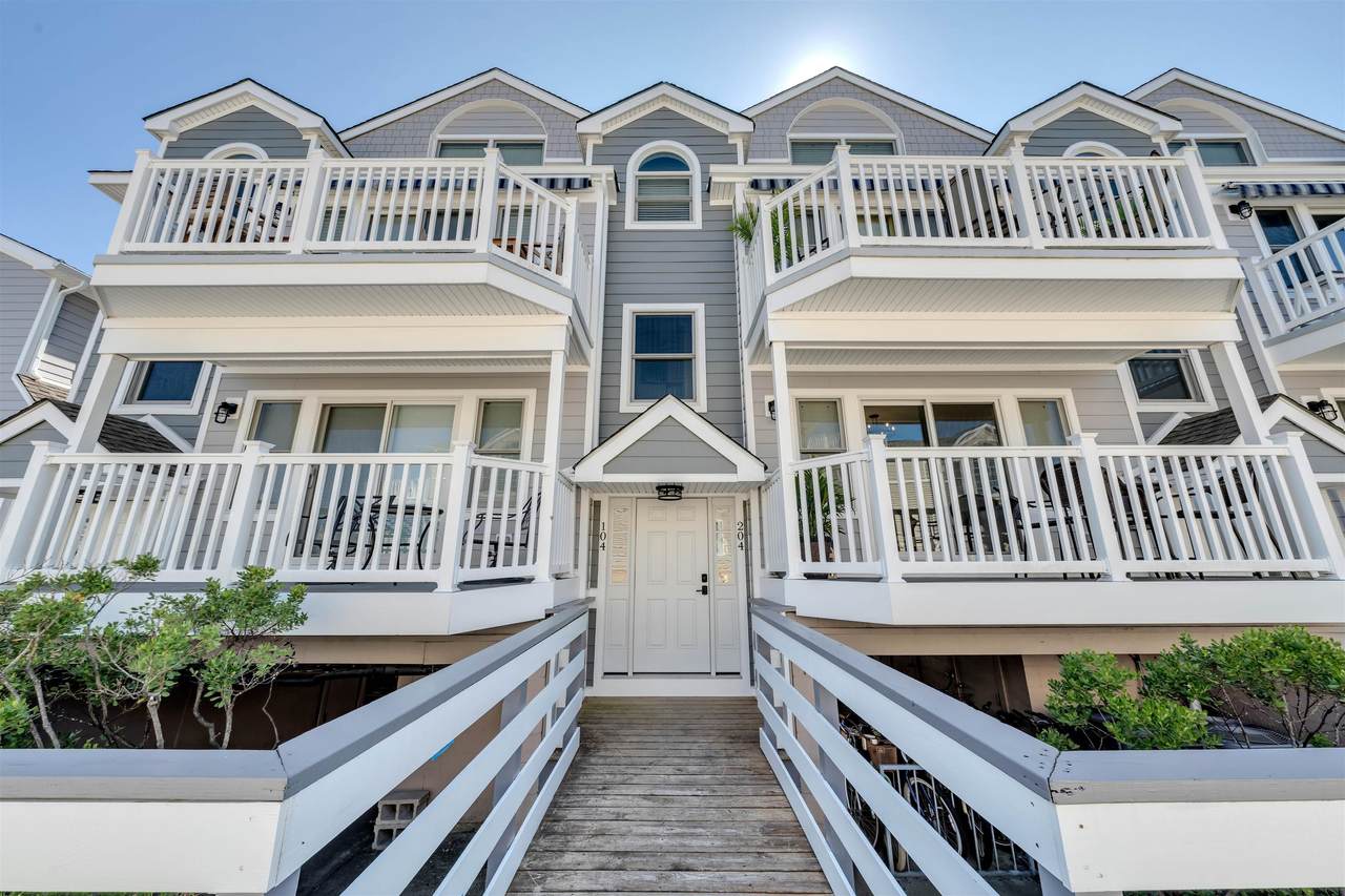 1520 Yacht Avenue - Photo 1