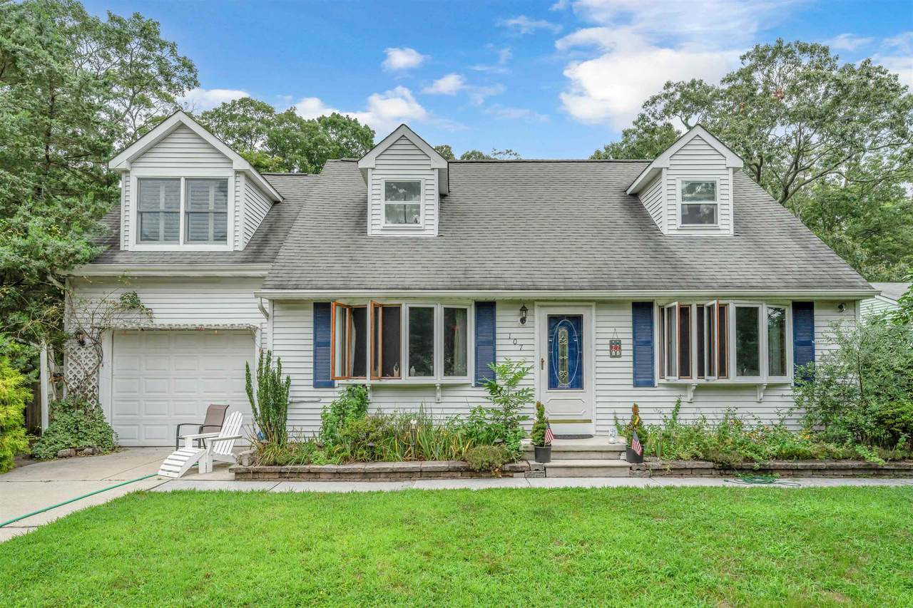 107 Hawthorne Drive - Photo 1