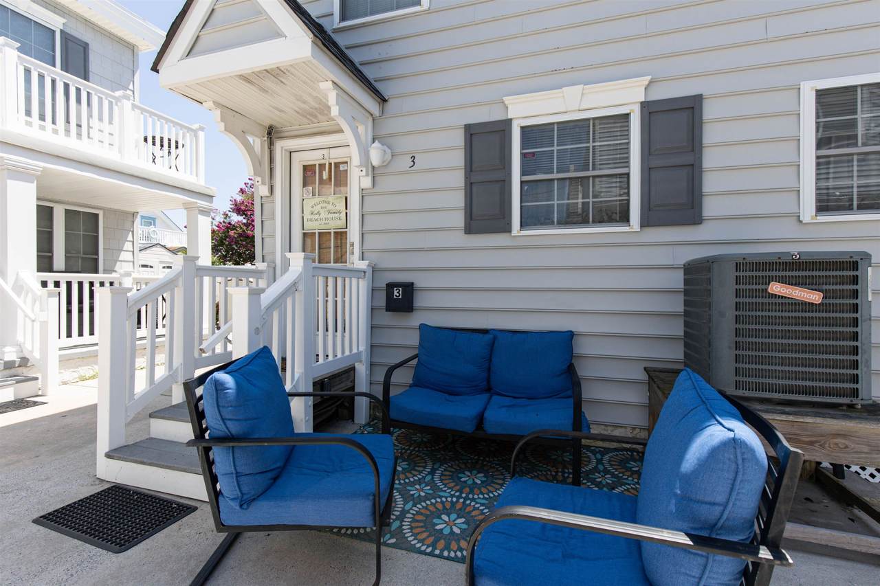 209 Bennett Avenue - Photo 1