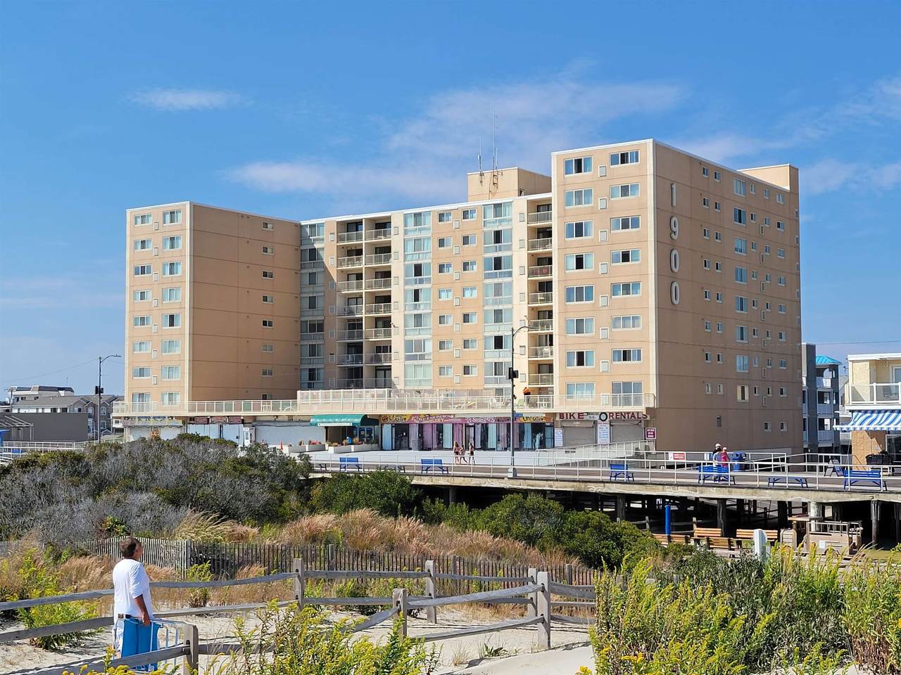 1900 Boardwalk - Photo 1