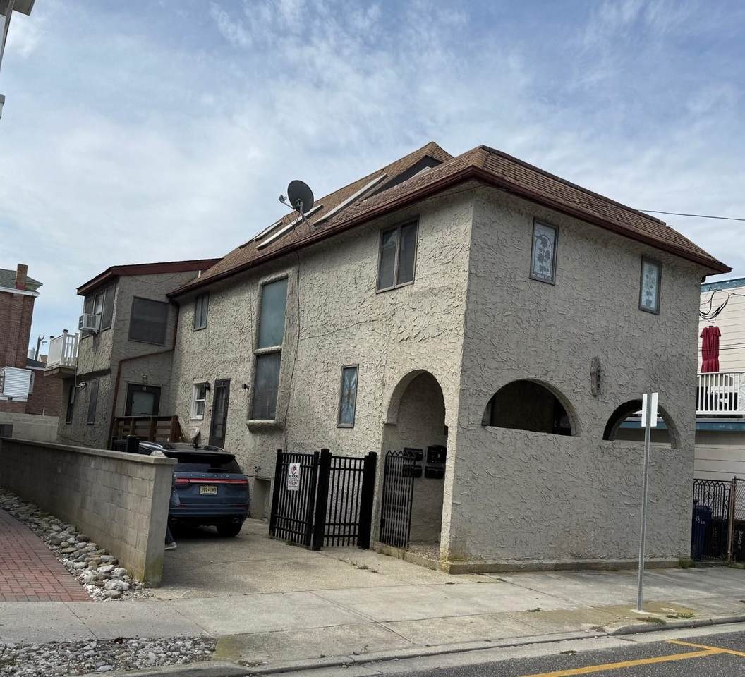 208 Spencer Avenue - Photo 1