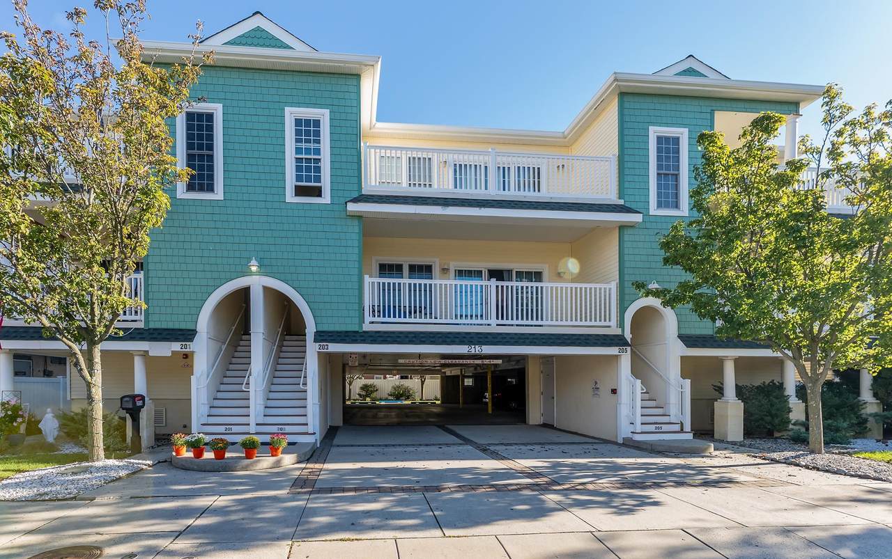 201 Pine Avenue - Photo 1