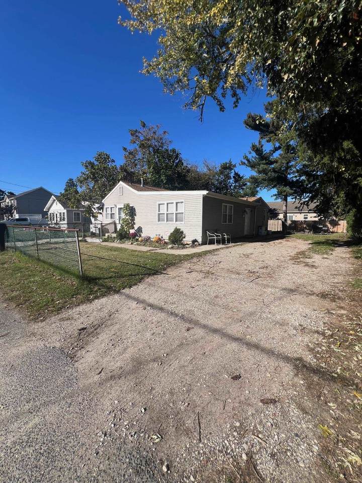 27 New York Avenue - Photo 1