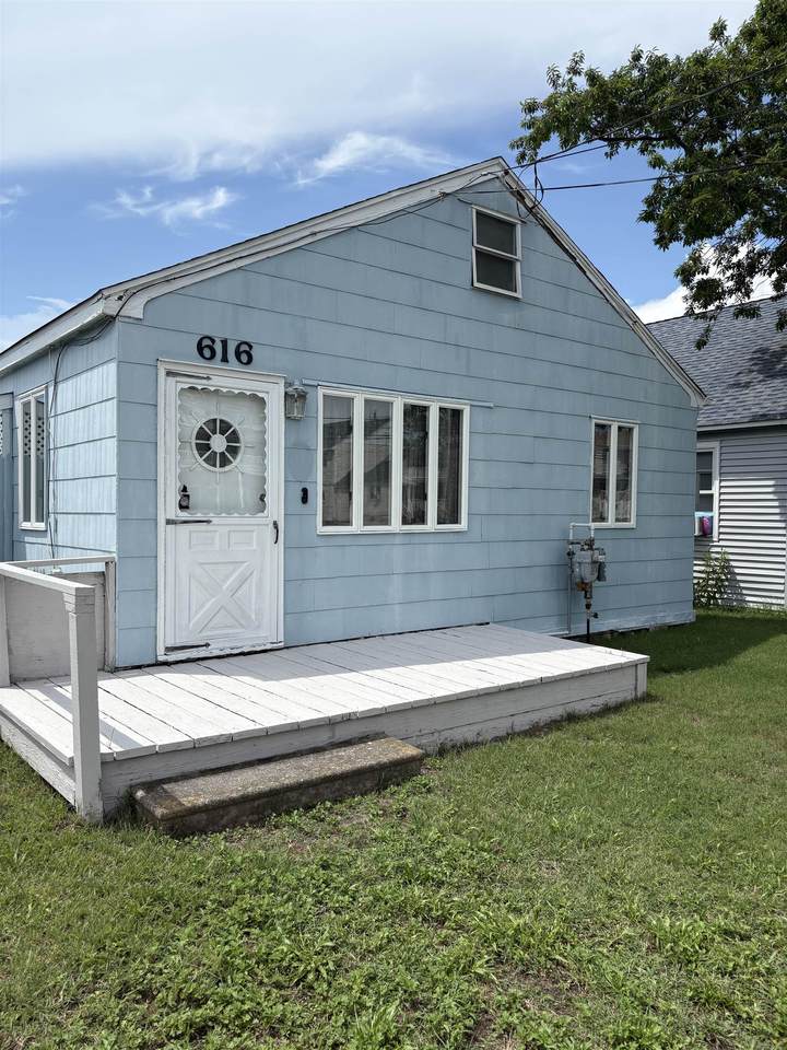 616 Spruce Avenue - Photo 1