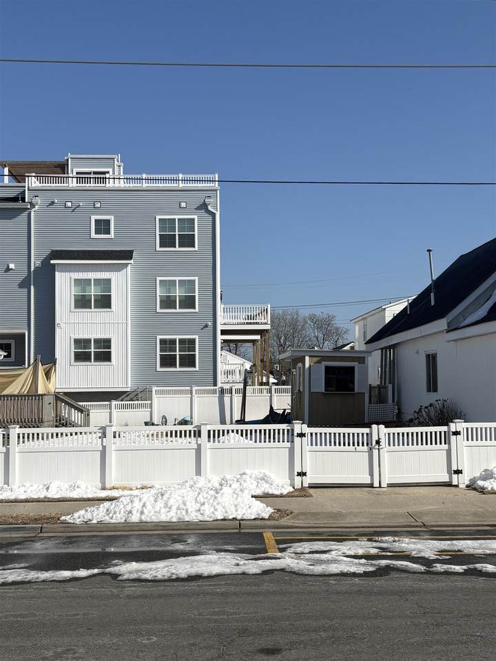 443 Oak Avenue - Photo 1