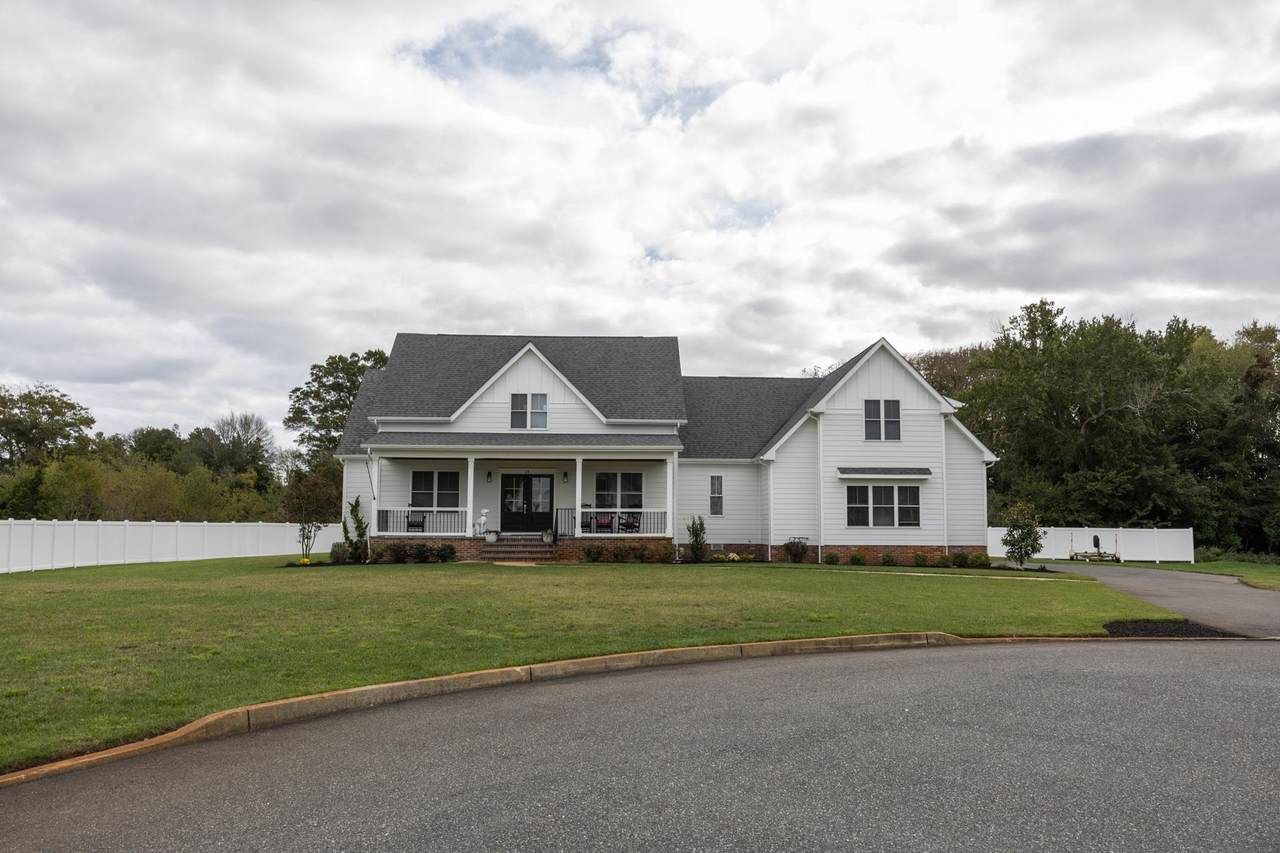 28 Queen Anne Court - Photo 1