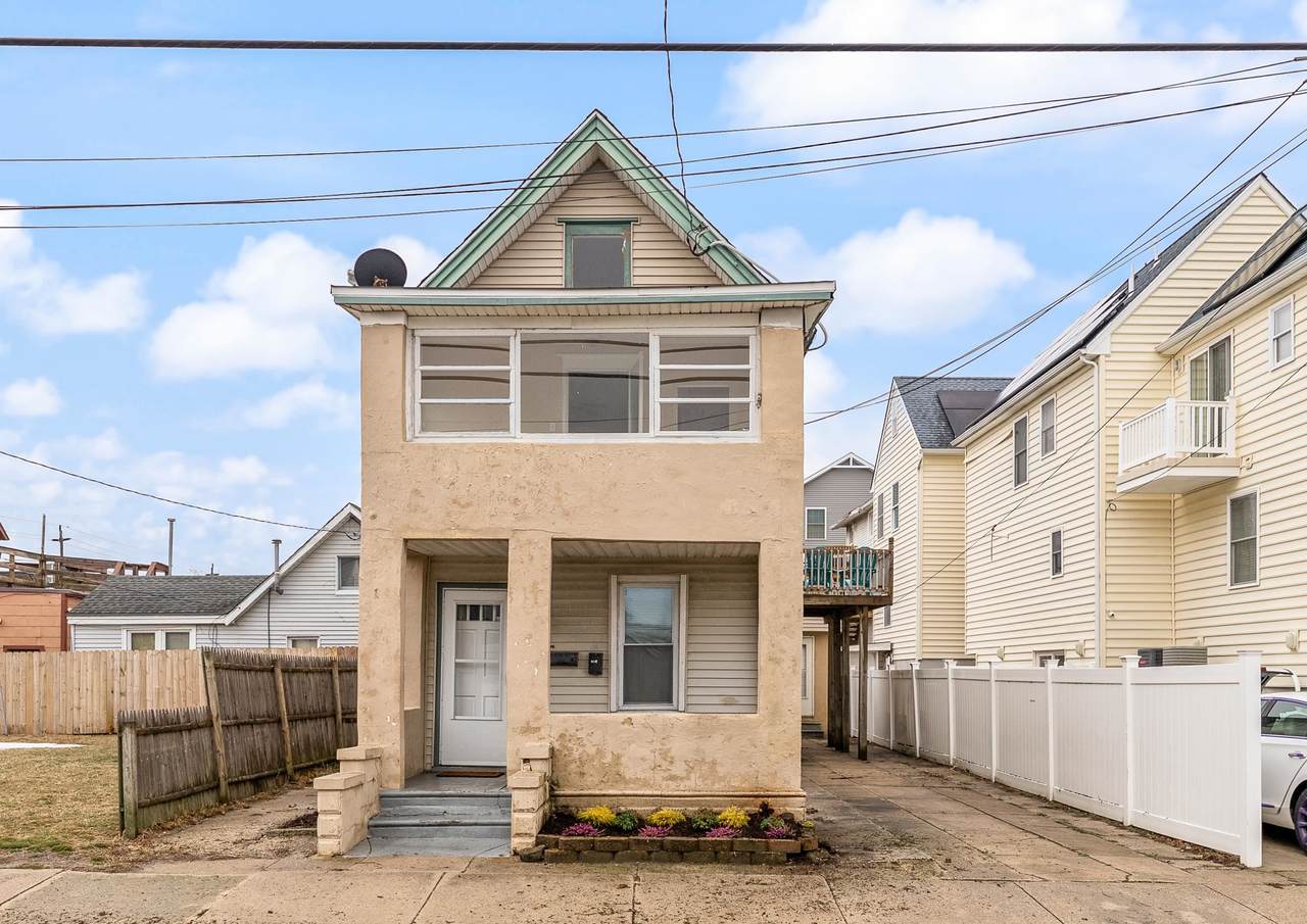 210 Burk Avenue - Photo 1