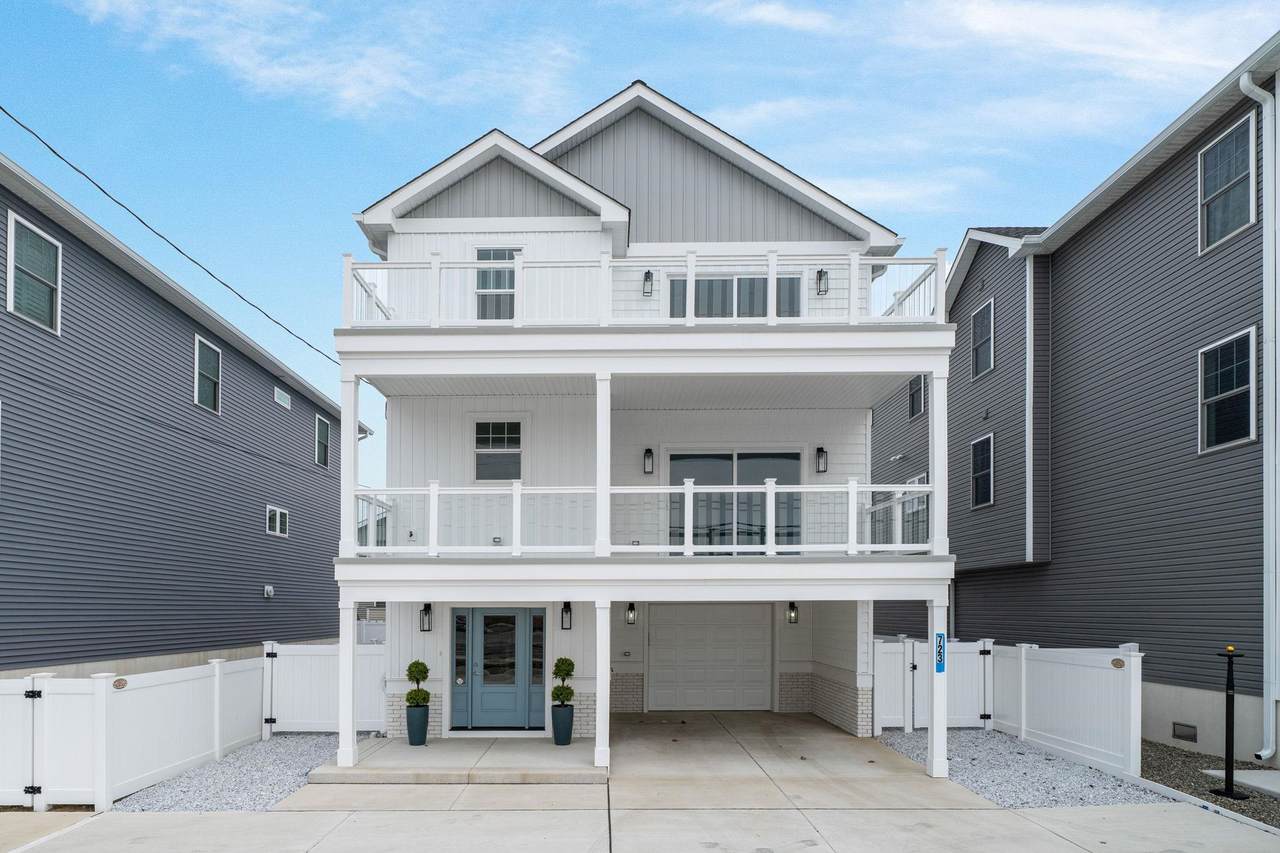 723 Spruce Avenue - Photo 1