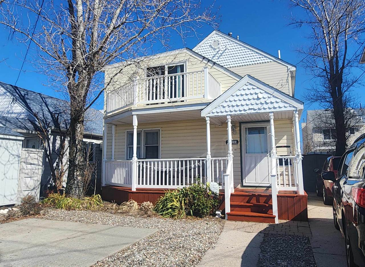 623 Spruce Avenue - Photo 1