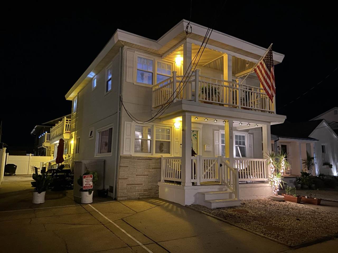 318 Hollywood Avenue - Photo 1