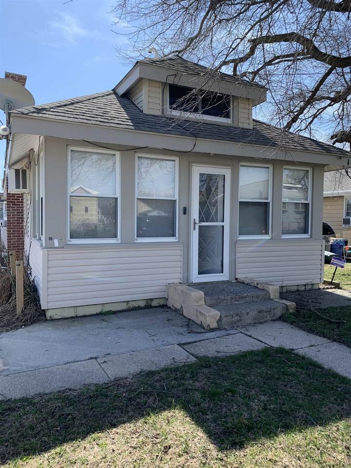 230 Hudson Avenue - Photo 1