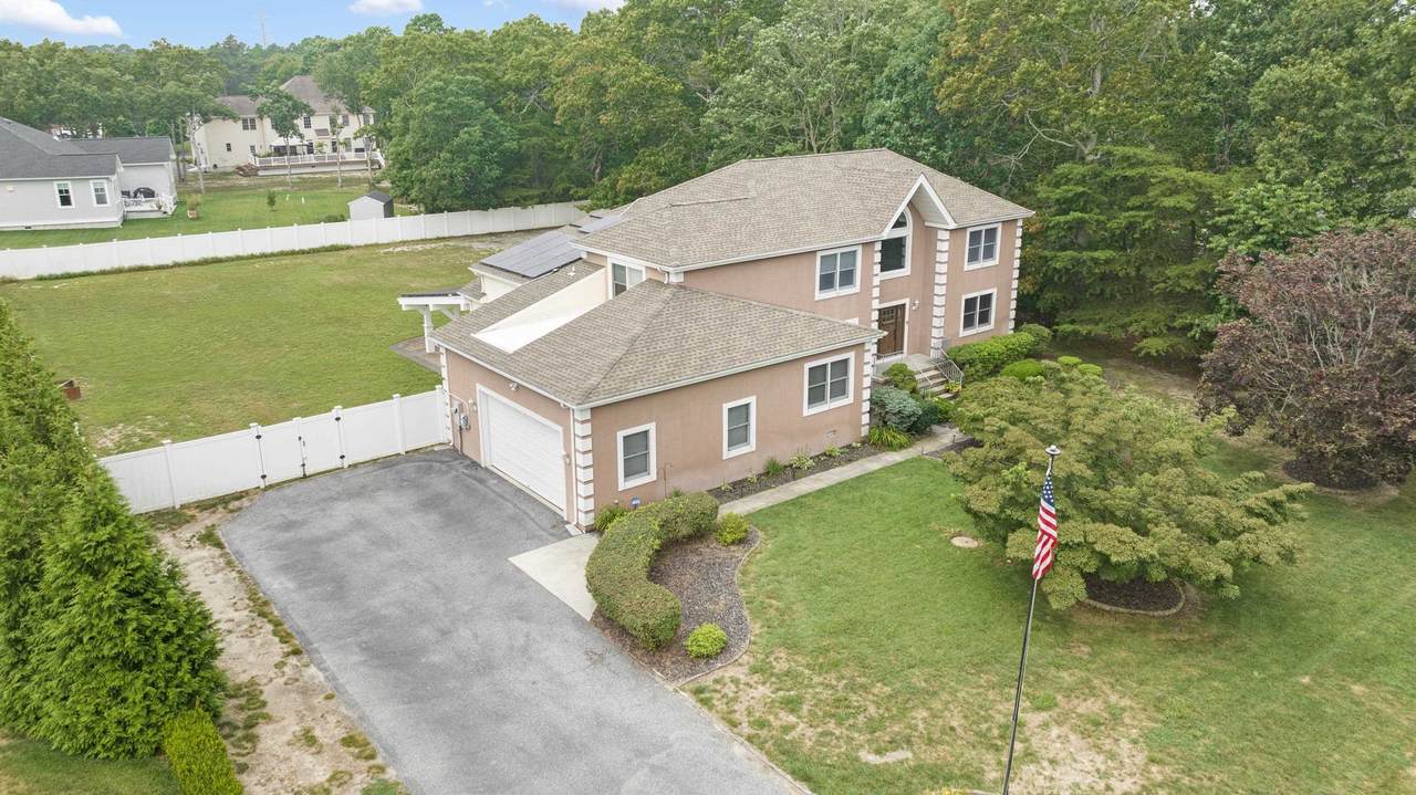 8 Clayton Drive - Photo 1
