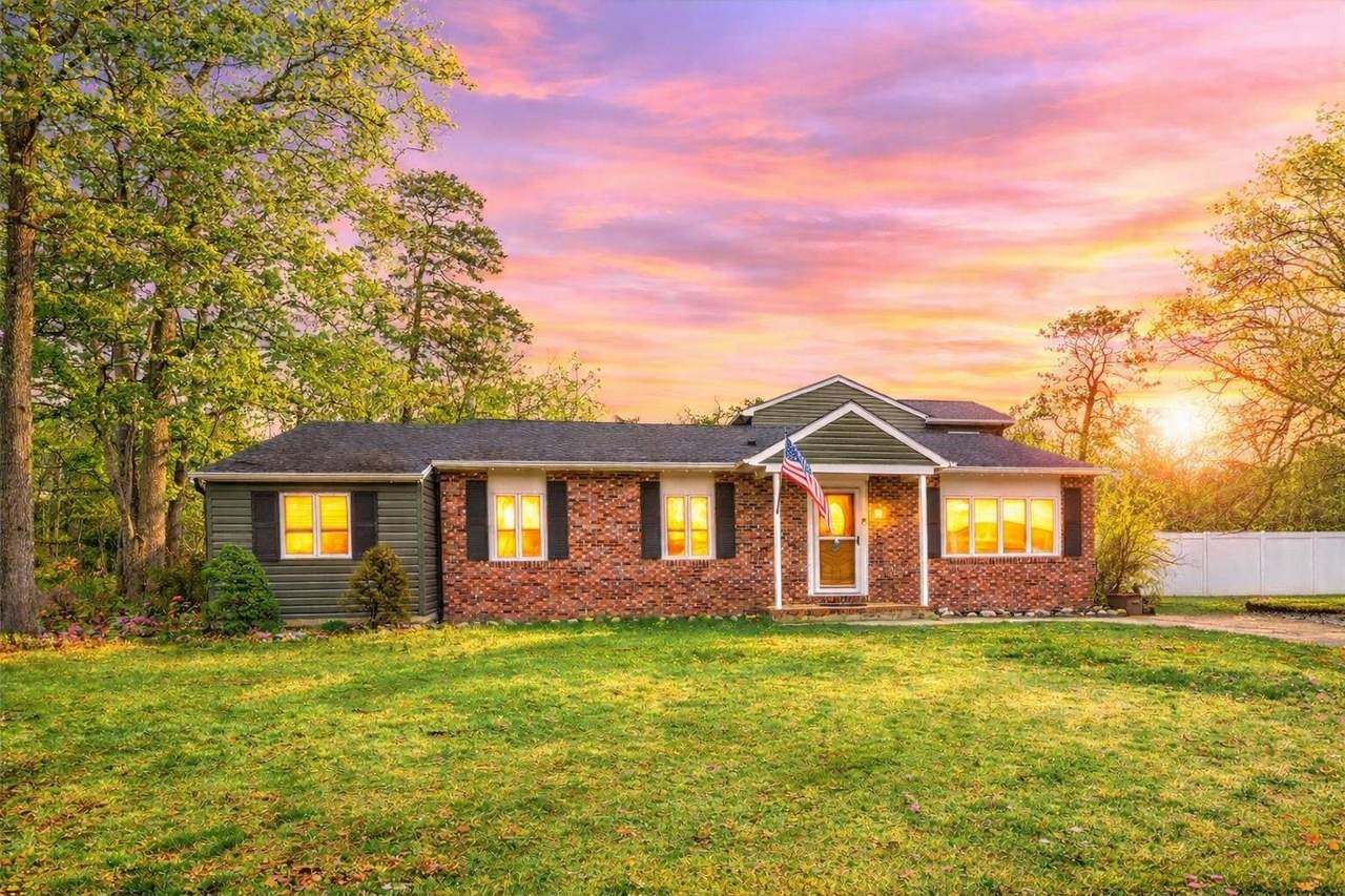 15 White Oak Drive - Photo 1