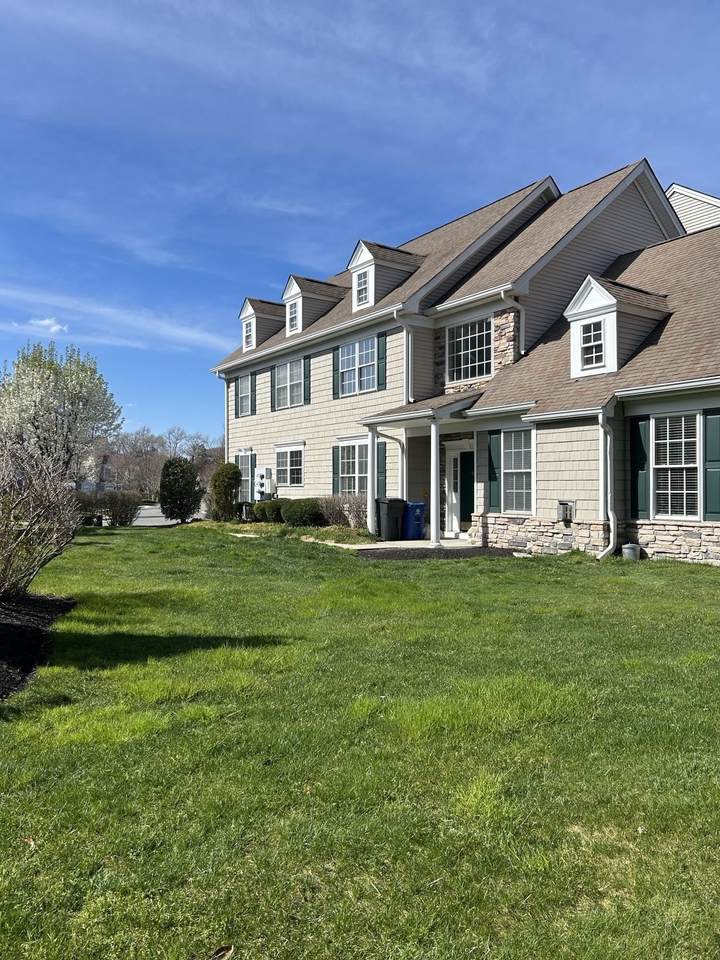 602 Turnberry Court - Photo 1