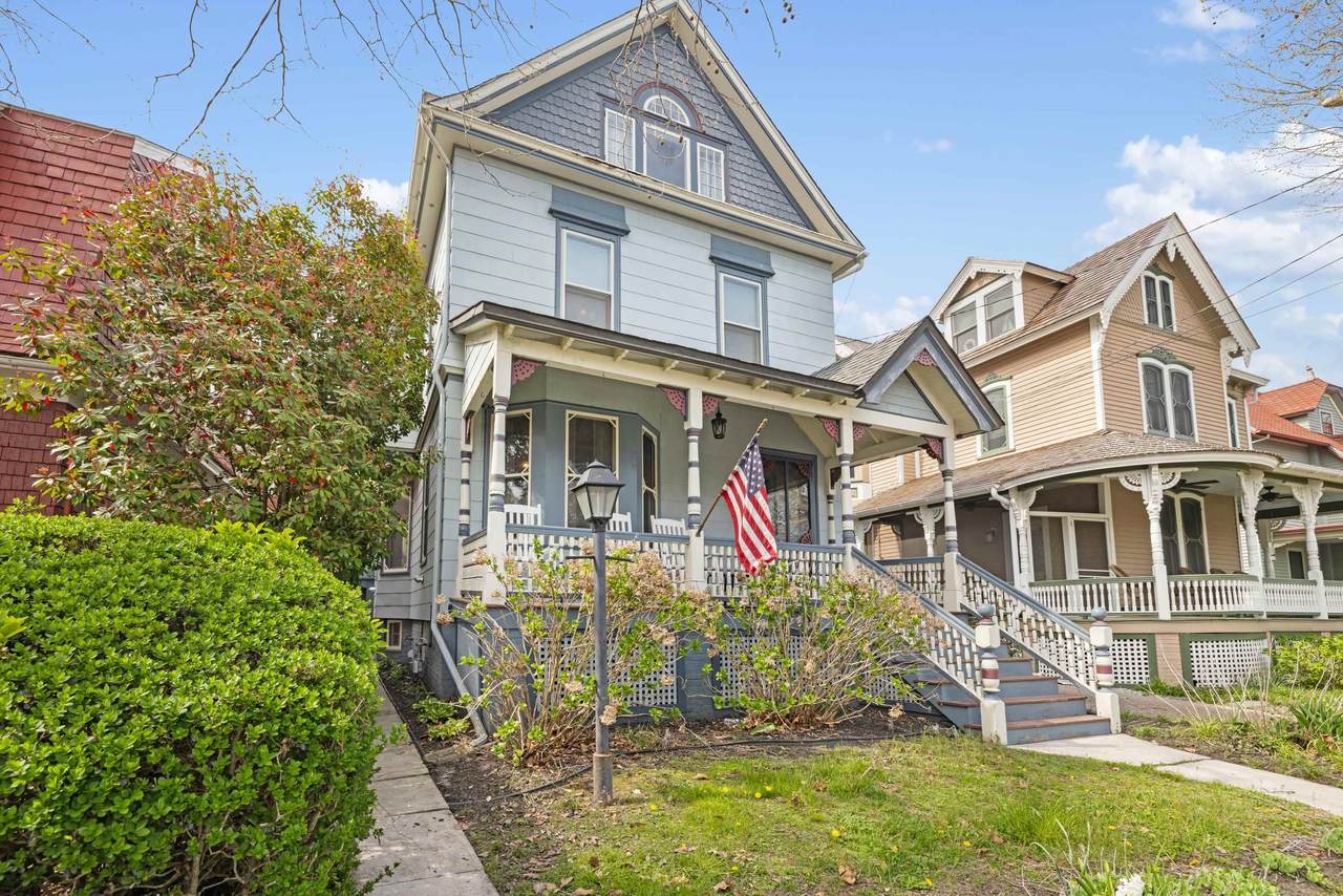 627 Hughes Street - Photo 1