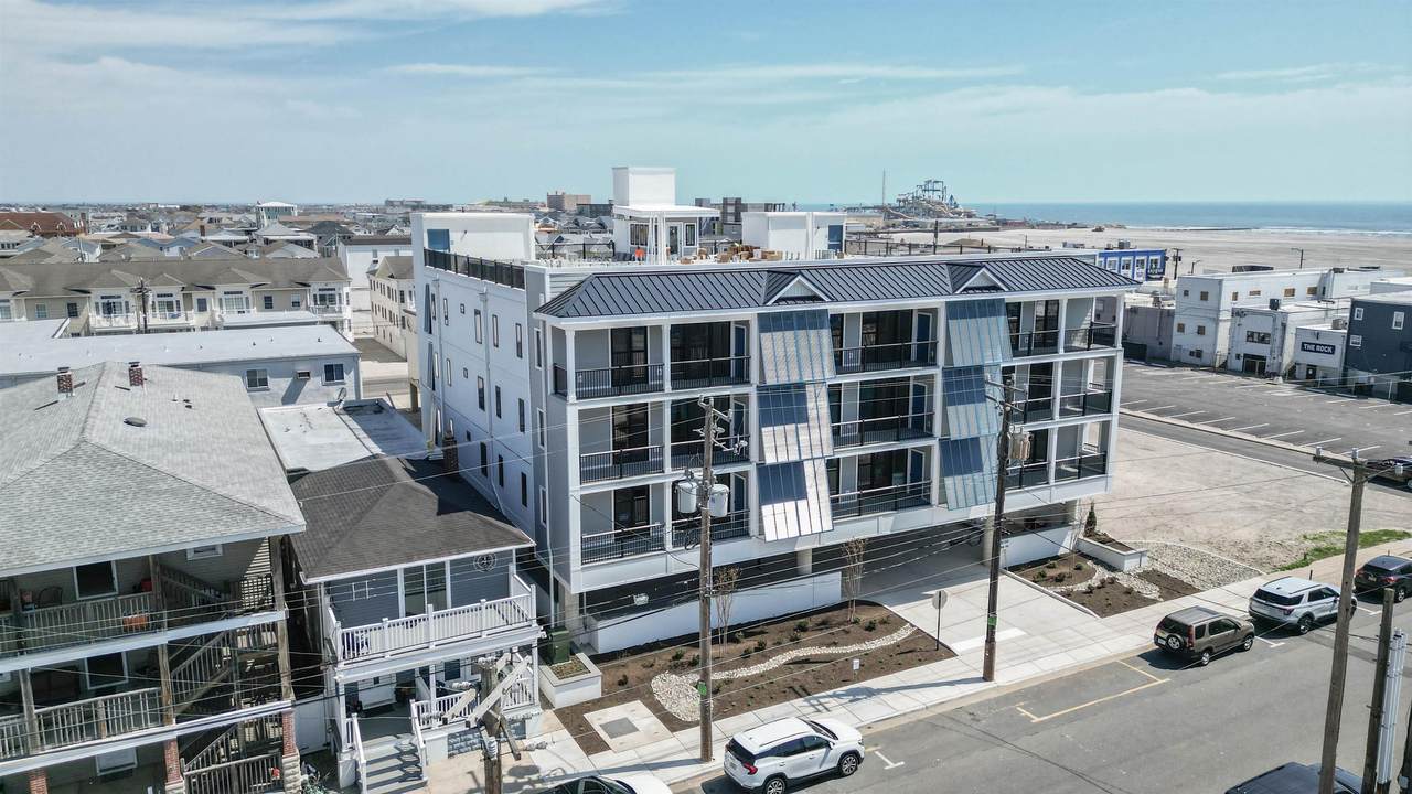 323 Oak Avenue - Photo 1