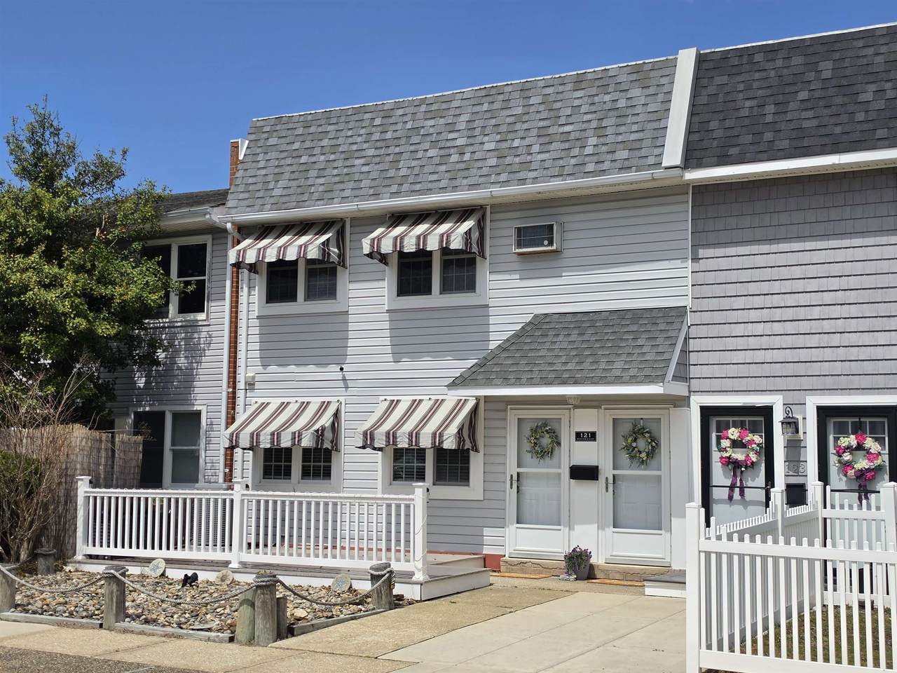 121 Seaview Court - Photo 1