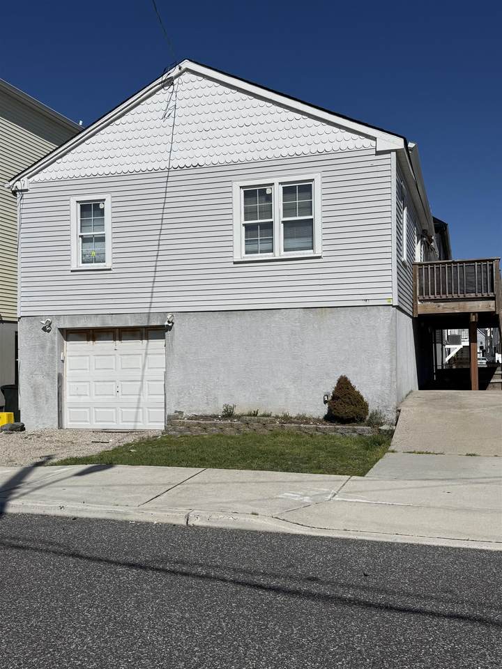 210 Q Avenue - Photo 1