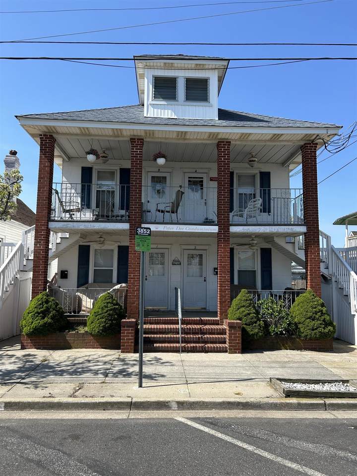 210 Hand Avenue - Photo 1