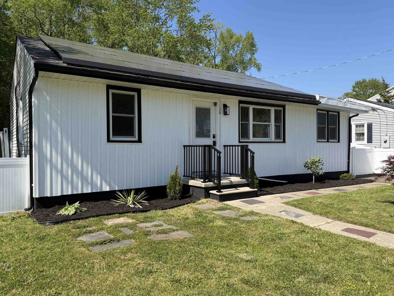 10 Susan Lane - Photo 1