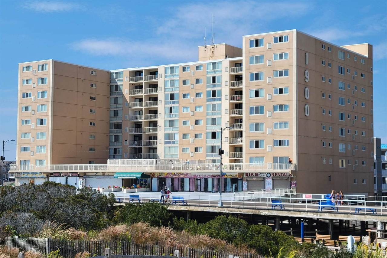 1900 Boardwalk - Photo 1