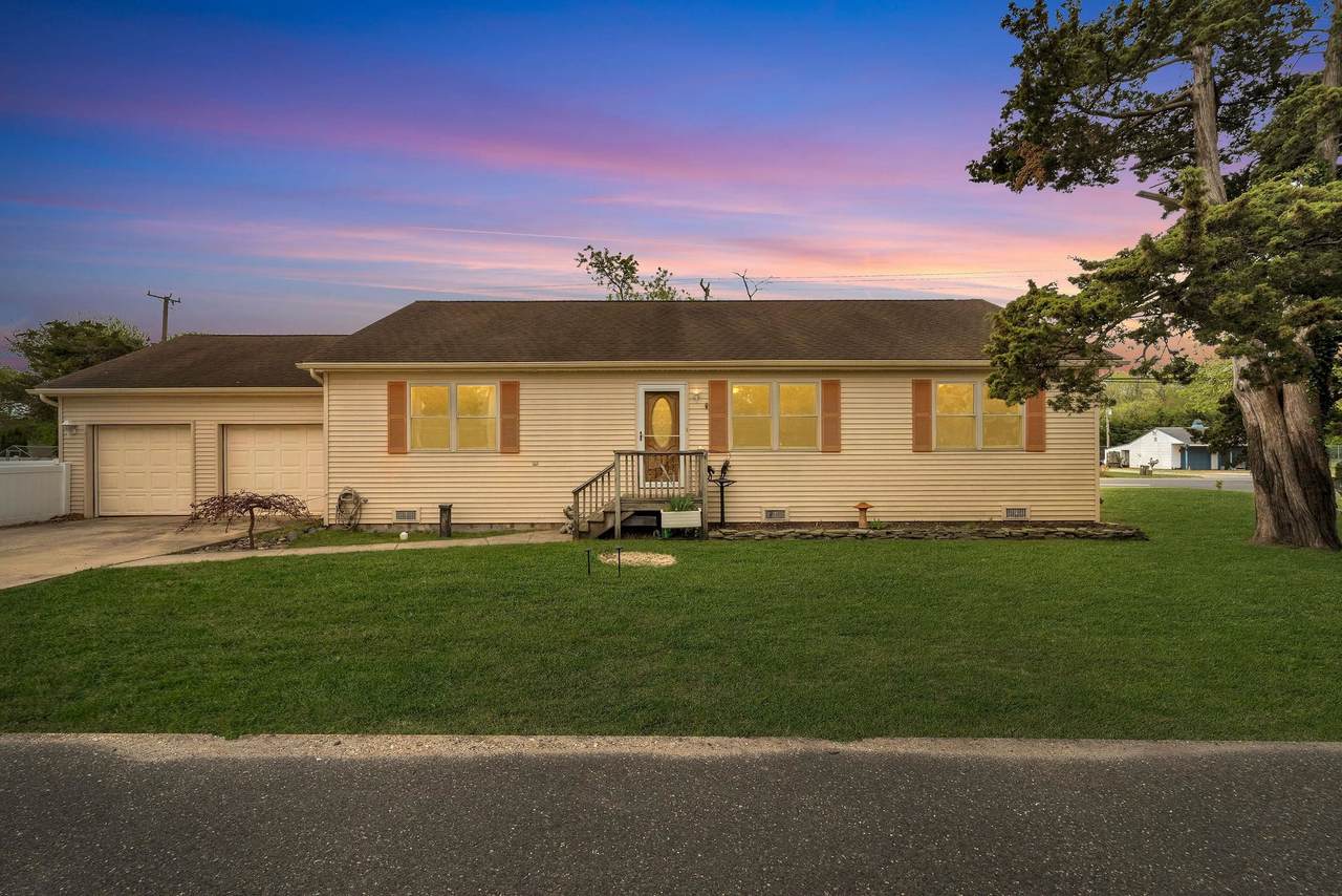 110 10th Street - Photo 1