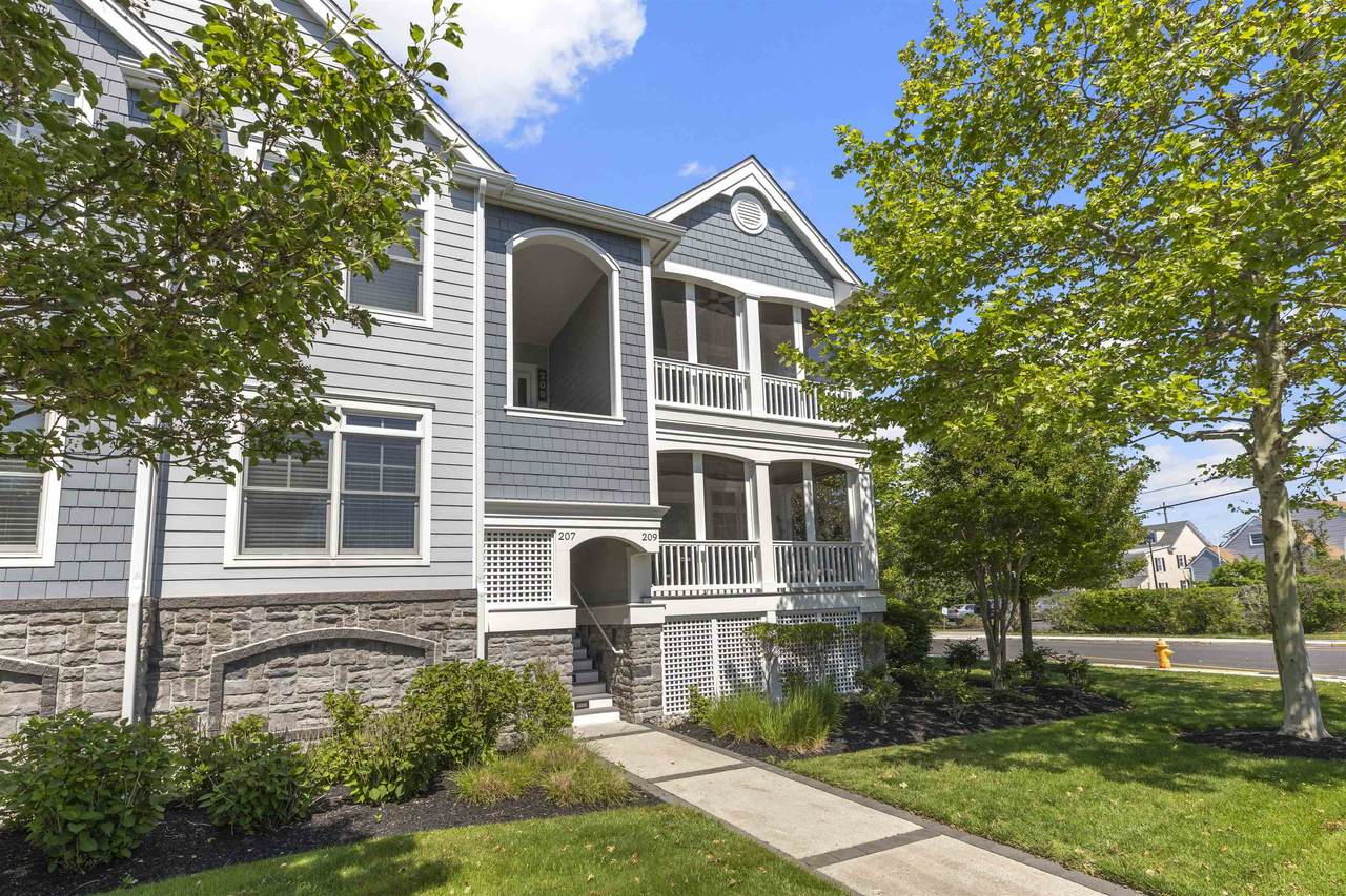 209 Park Boulevard - Photo 1