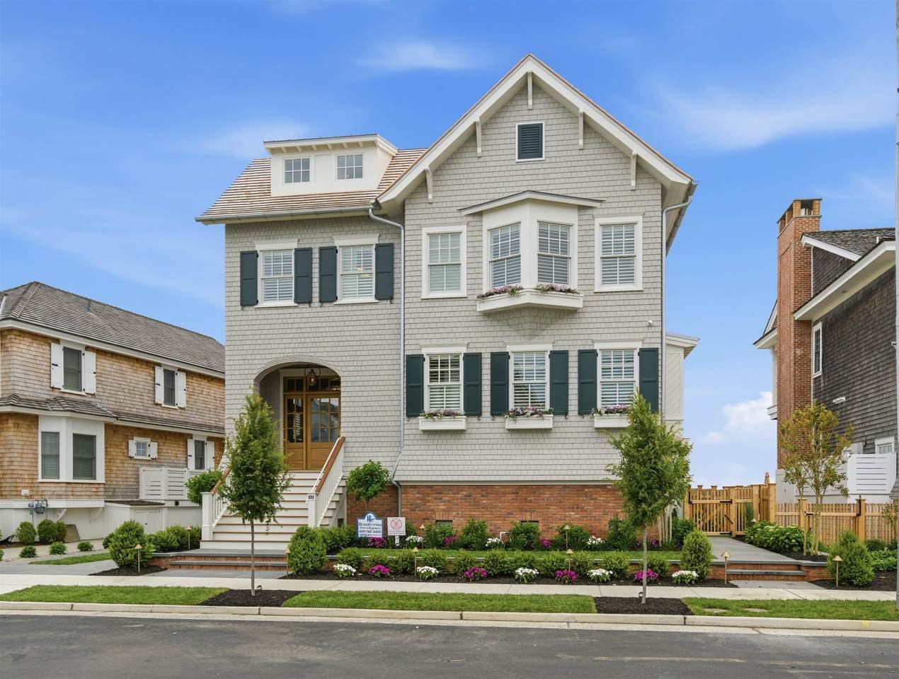 335 104th Street - Photo 1