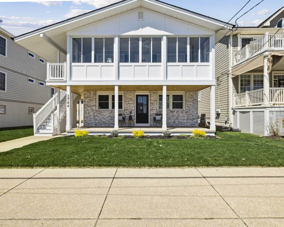 1744 Wesley Avenue - Photo 1