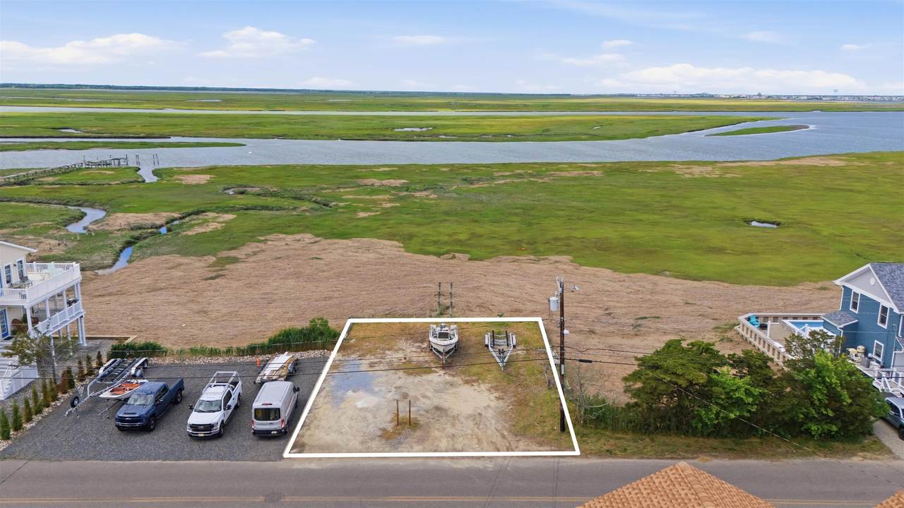 620 Avalon Boulevard - Photo 1