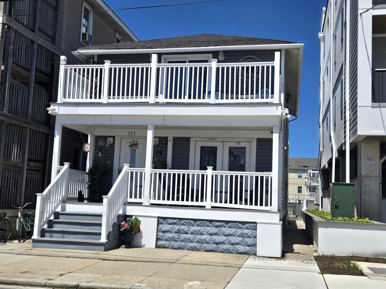 321 Oak Avenue - Photo 1