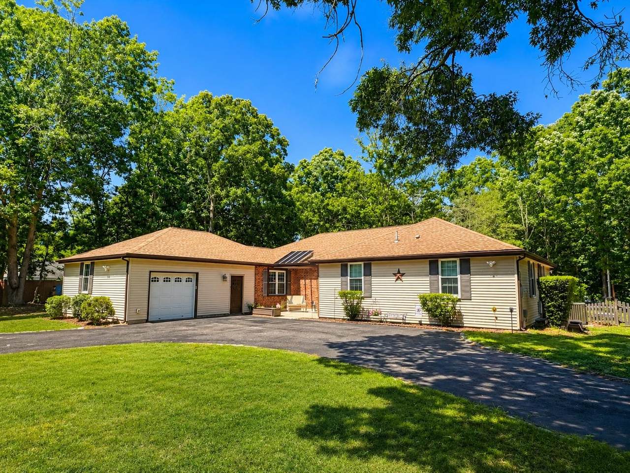 36 Robin Drive - Photo 1