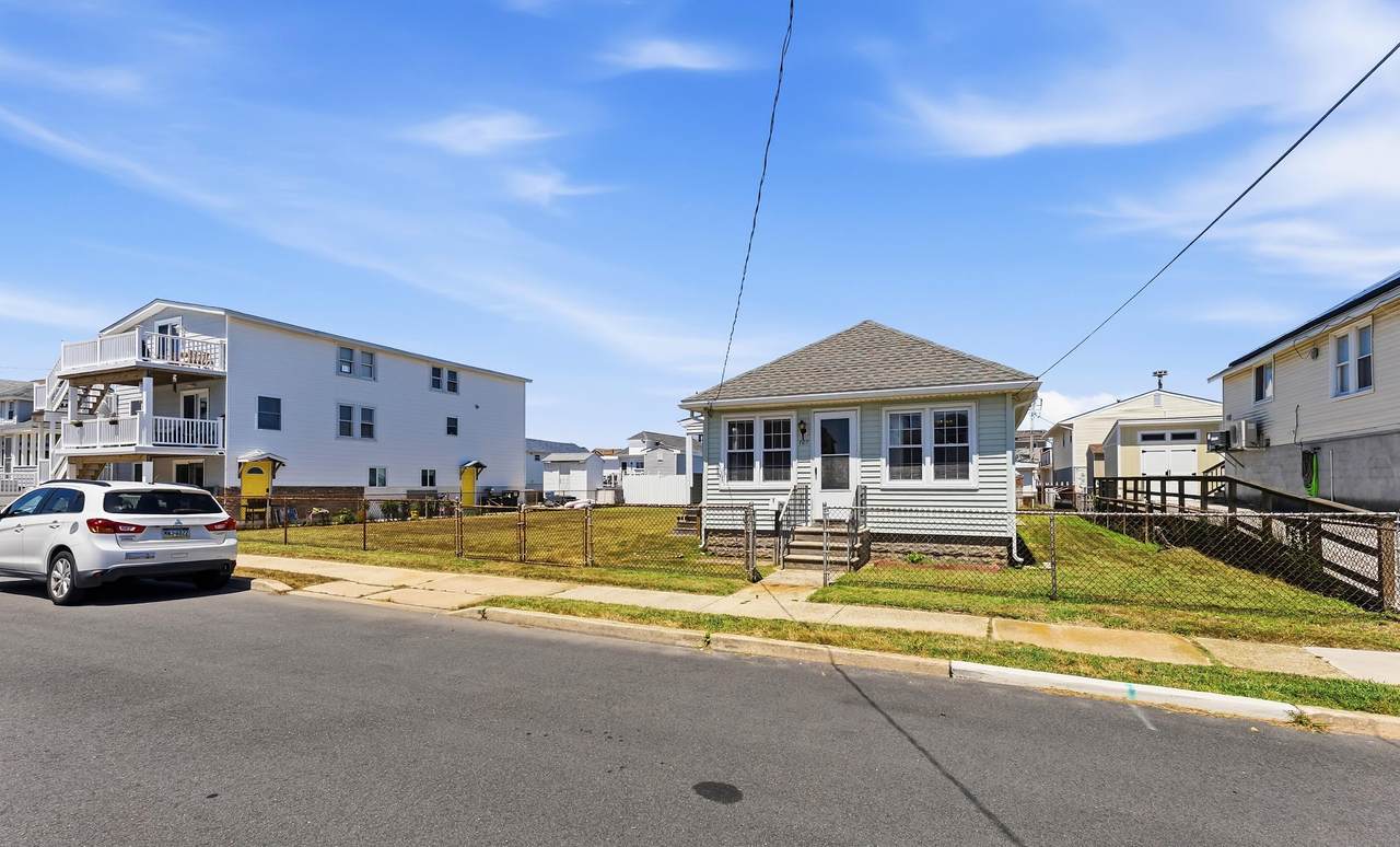 707 Maple Avenue - Photo 1