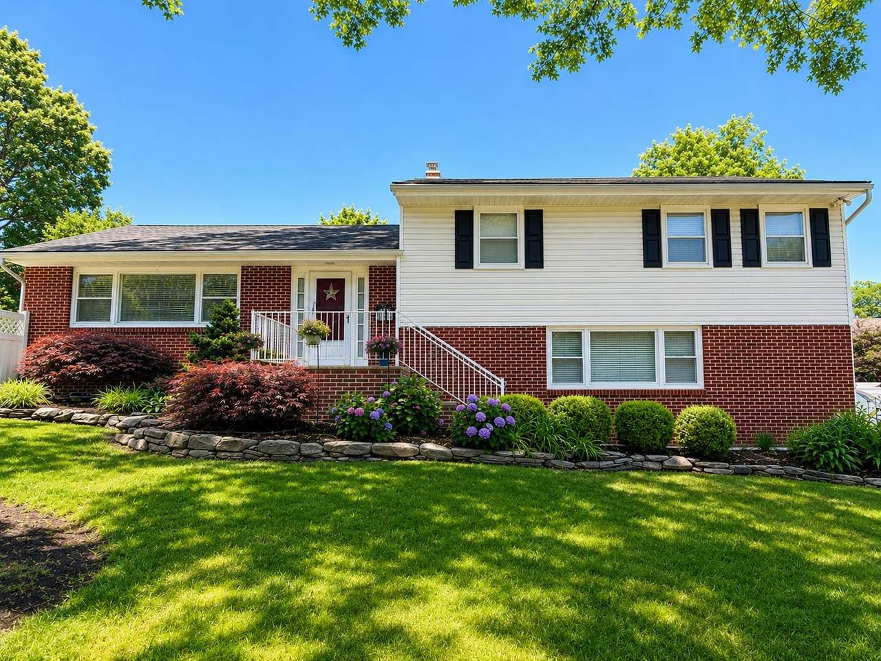 554 Gold Street - Photo 1