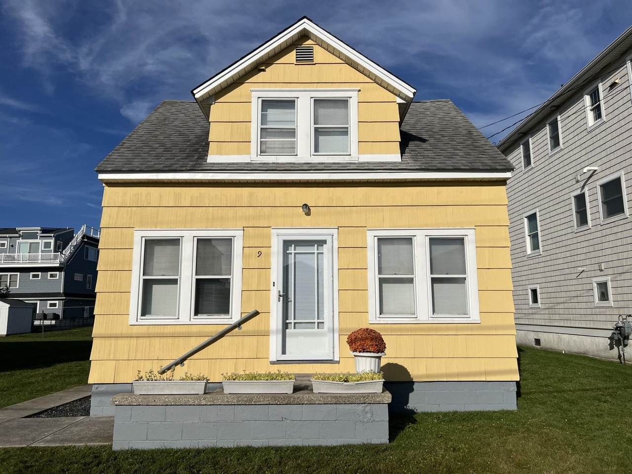 9 Willard Avenue - Photo 1