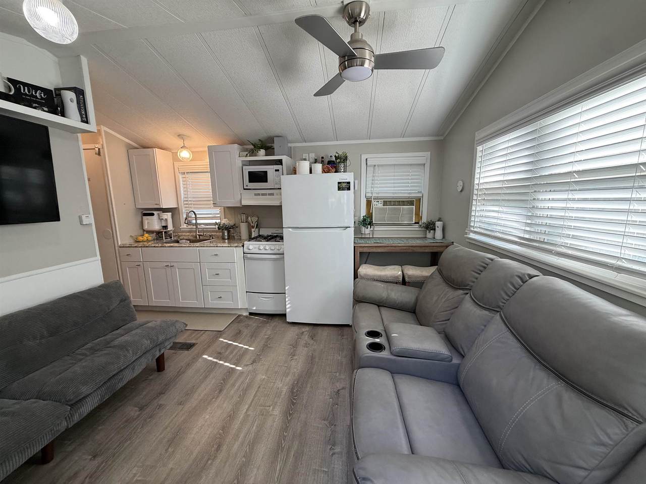 https://bt-photos.global.ssl.fastly.net/capemay/1280_boomver_1_262405-2.jpg