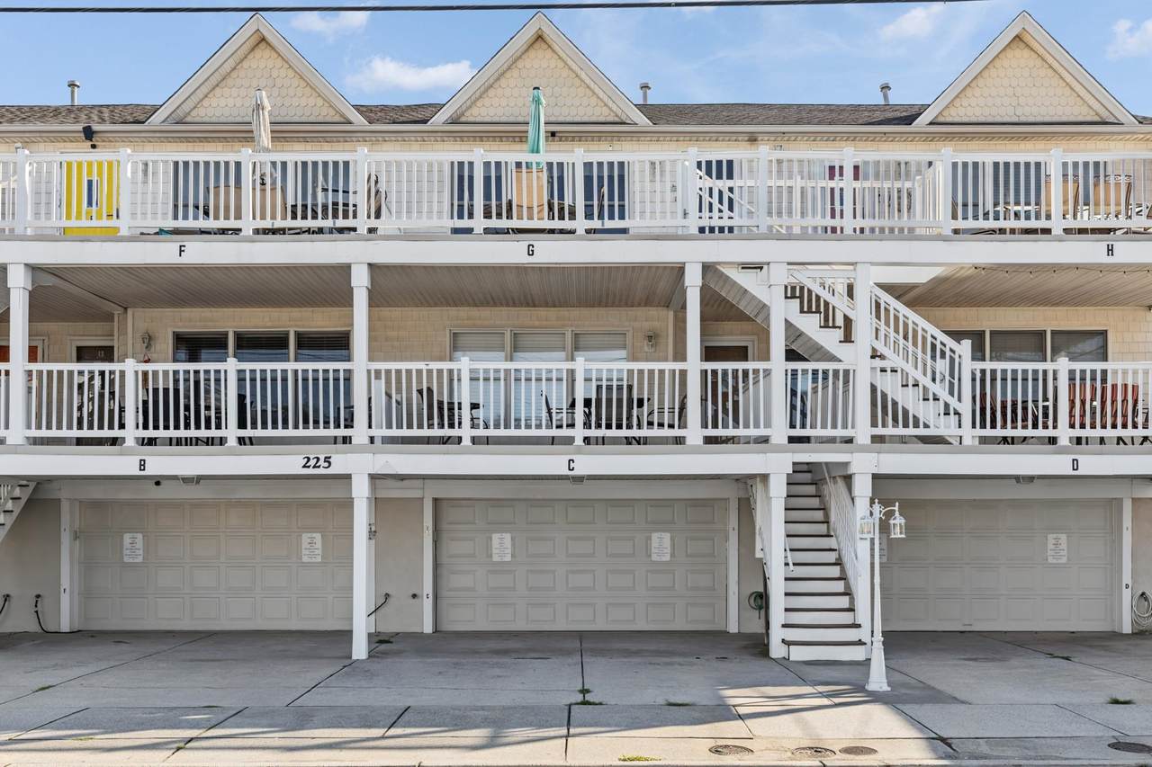 225 Davis Avenue - Photo 1