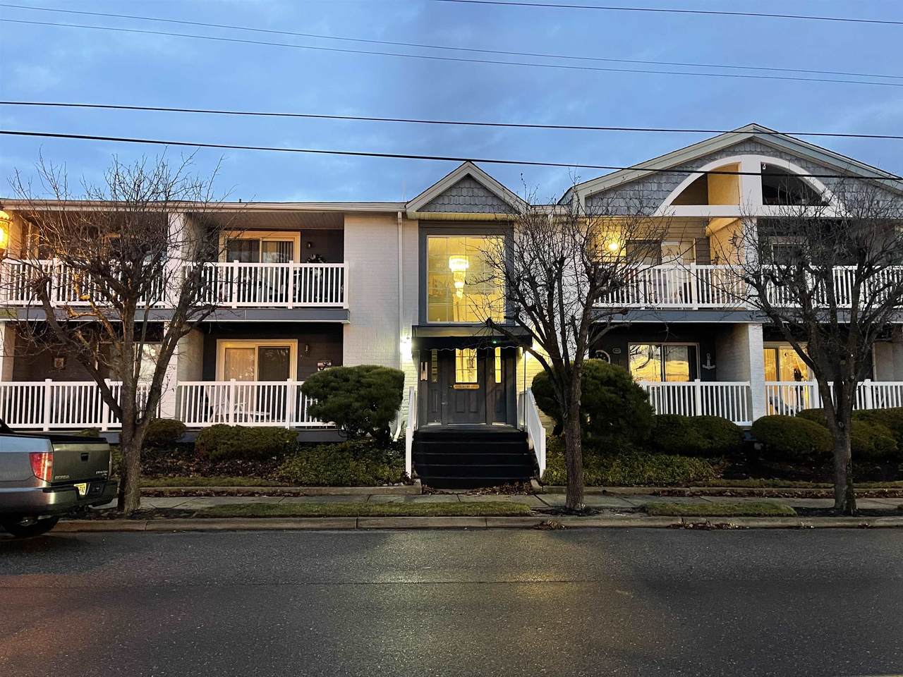 533 Bay Avenue - Photo 1