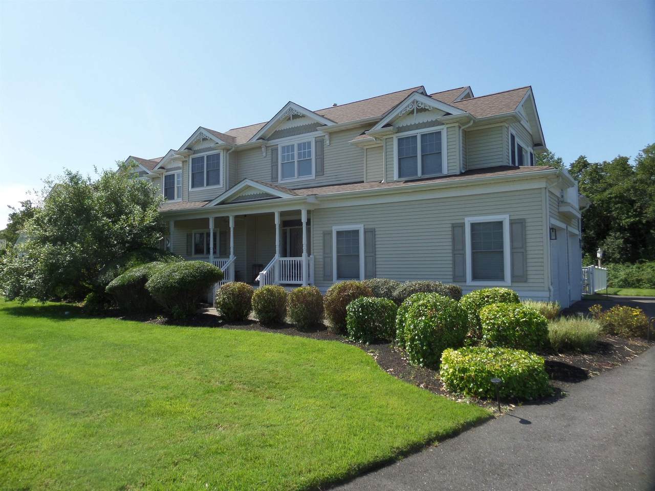 22 Queen Anne Court - Photo 1
