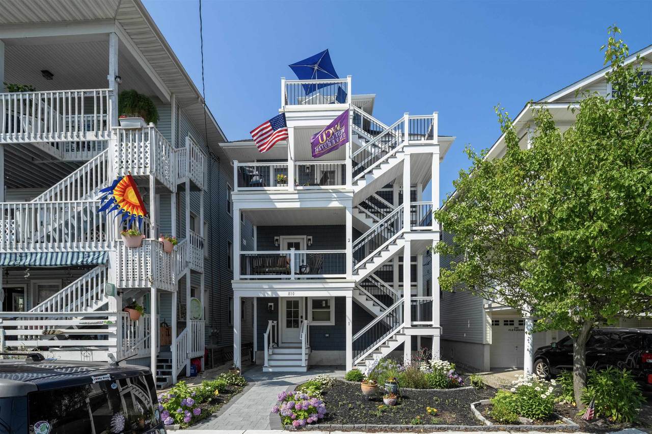 810 7th Street - Photo 1