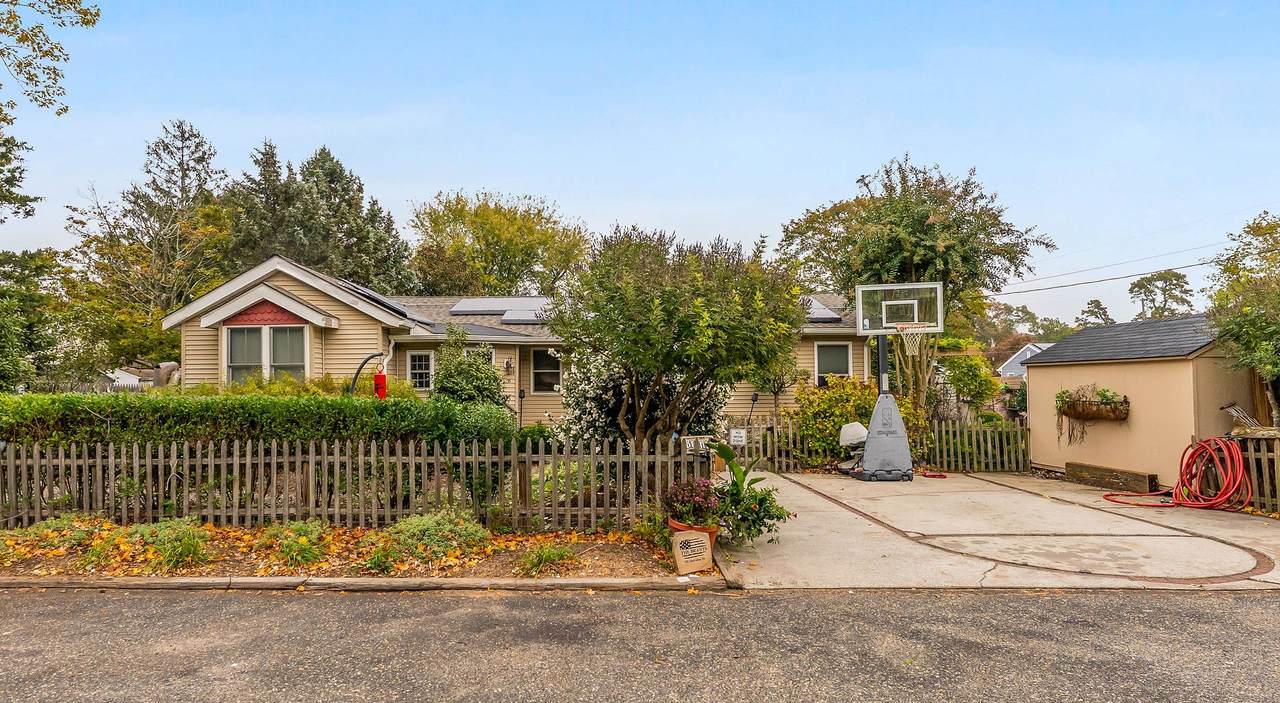 135 Sheridan Drive - Photo 1