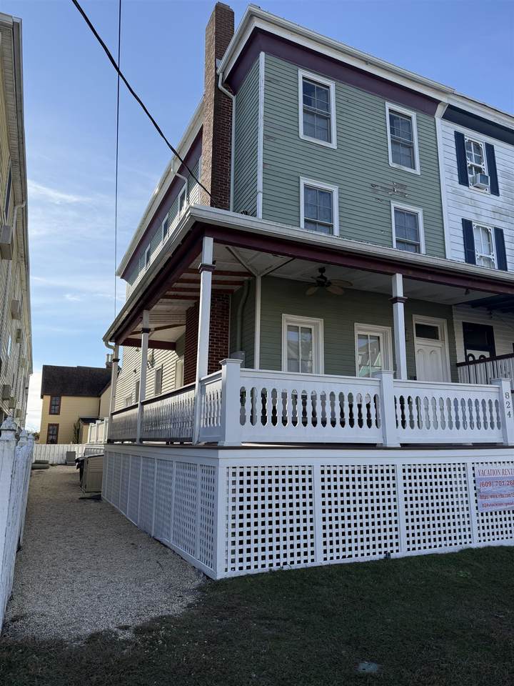 824 Stockton Avenue - Photo 1