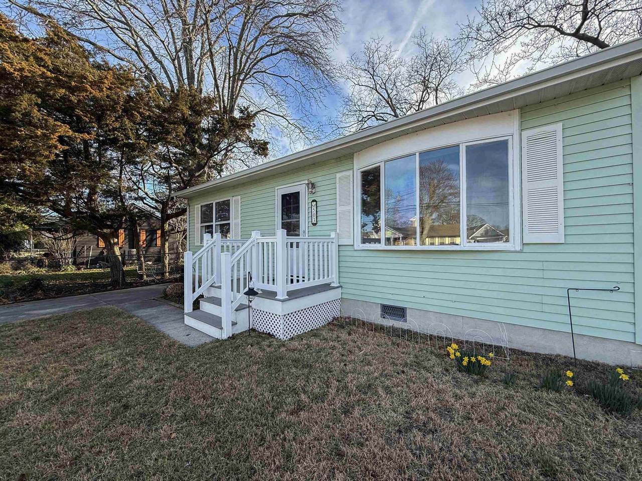 503 Howland Avenue - Photo 1